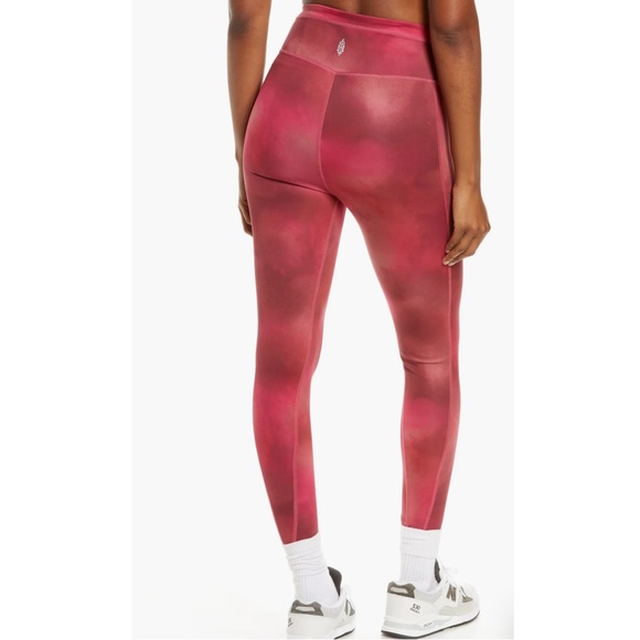 NEW Free People Movement Beat the Heat Leggings in Red Combo Size Medium - Picture 3 of 9